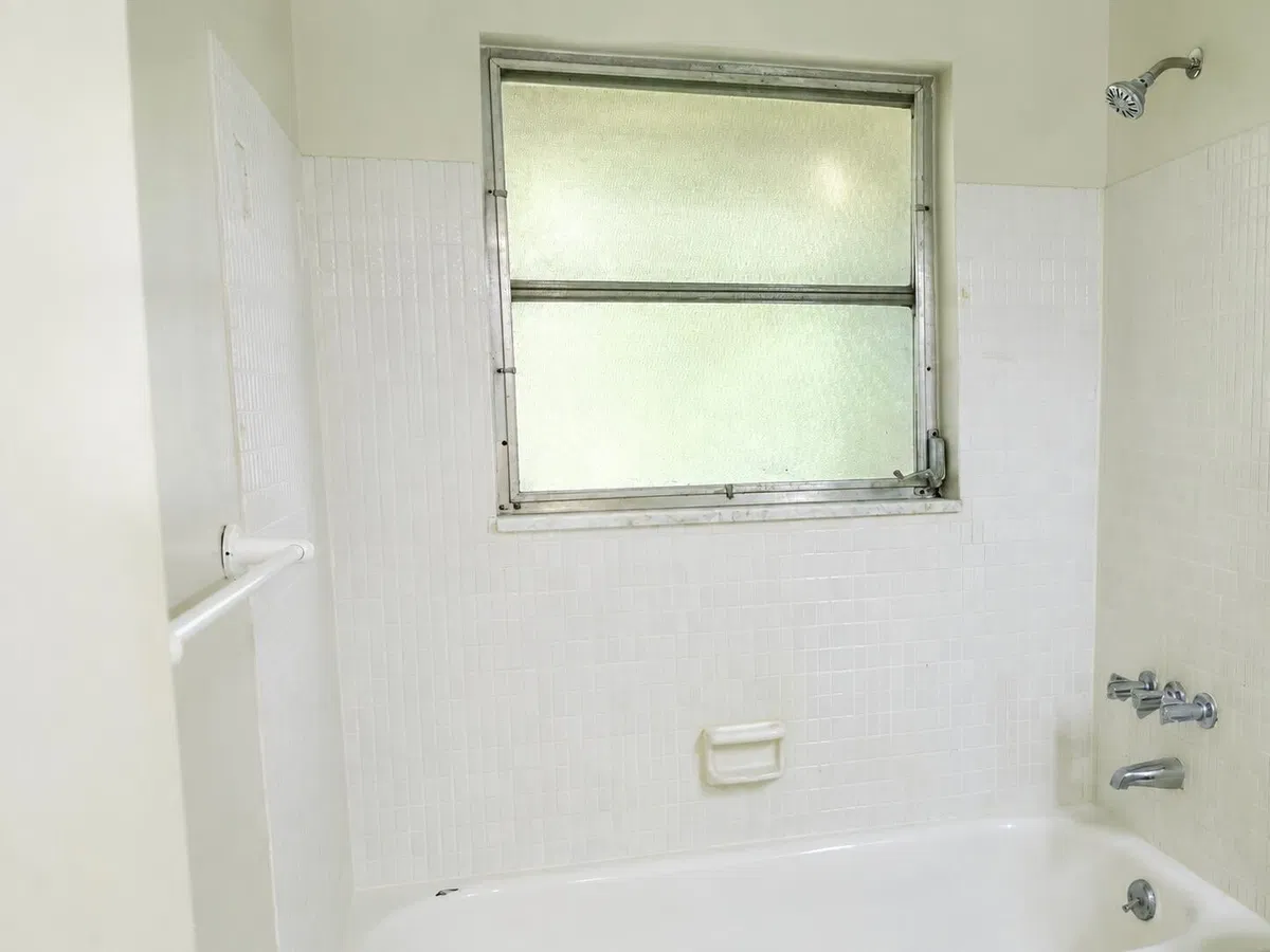 Unit D18 photo 16