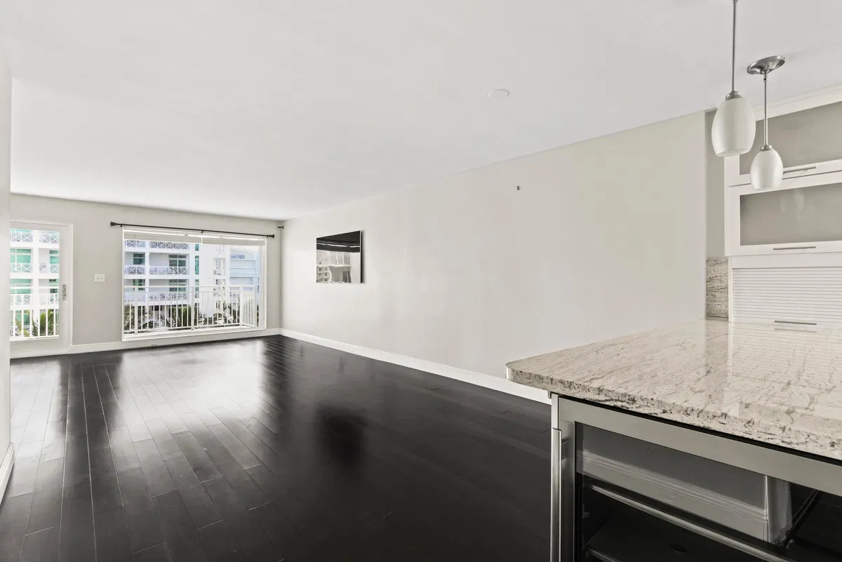 Unit 606 photo 25