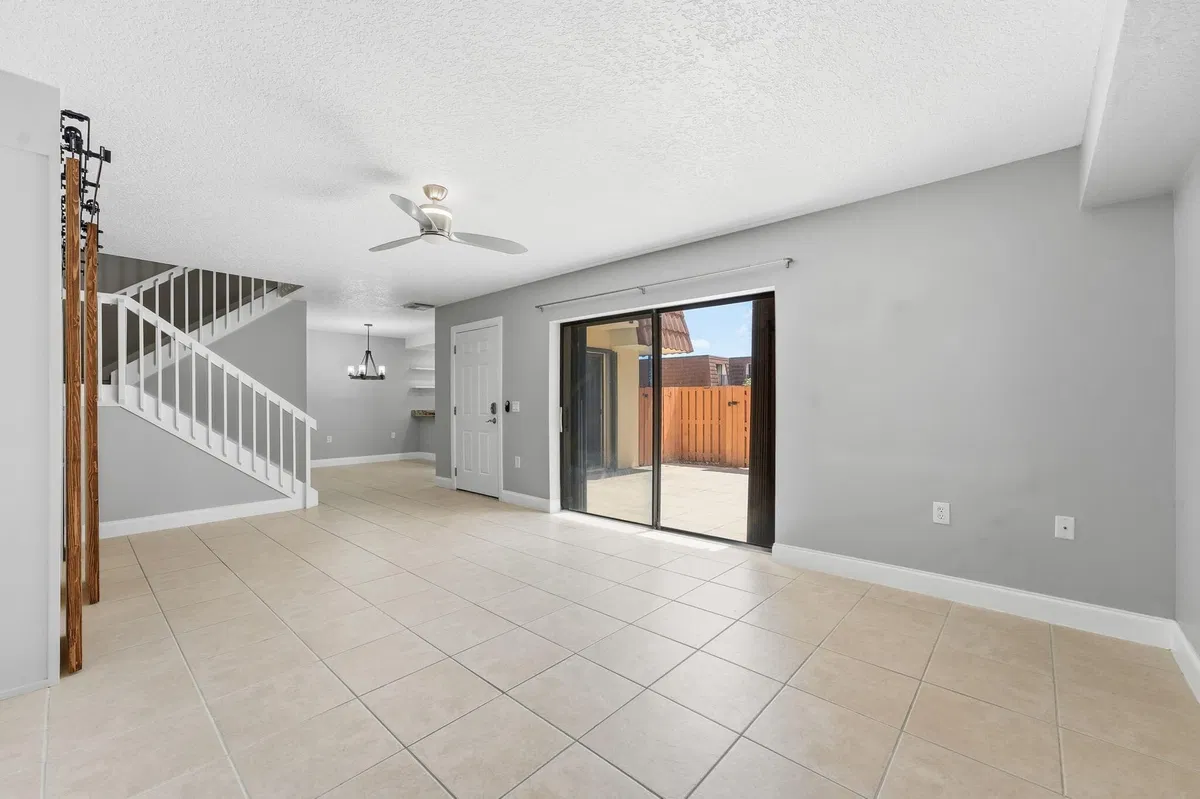  Residence photo 10