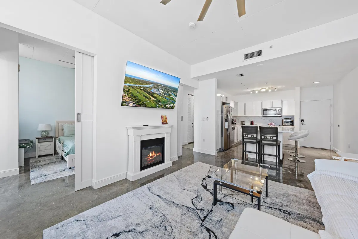 Villa Lofts Unit 801 photo 7