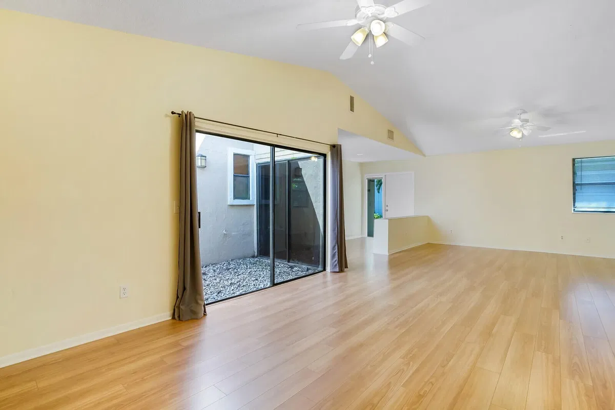Residence photo 13