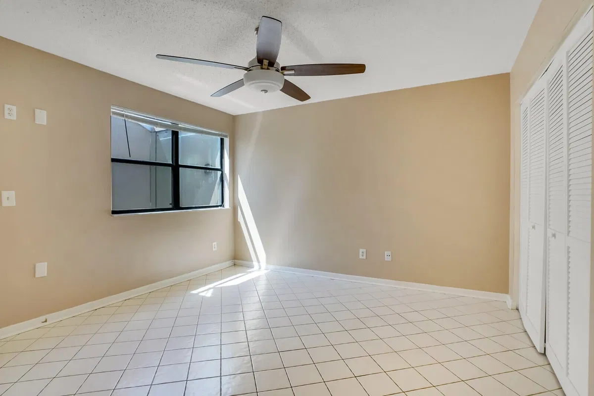 Residence photo 16
