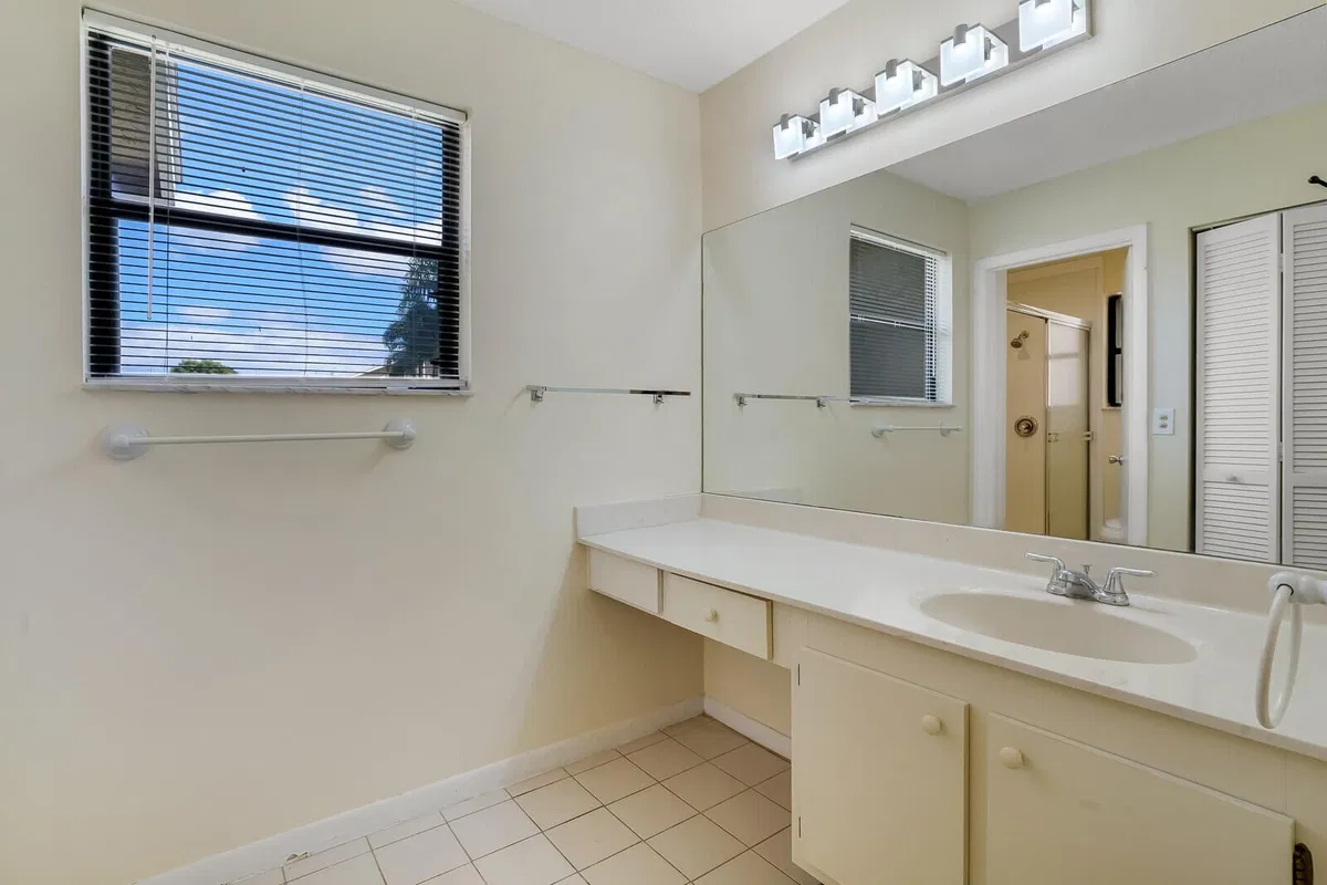 Residence photo 19