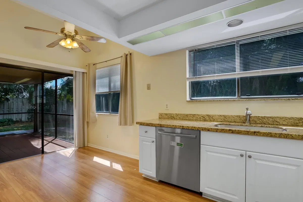 Residence photo 25