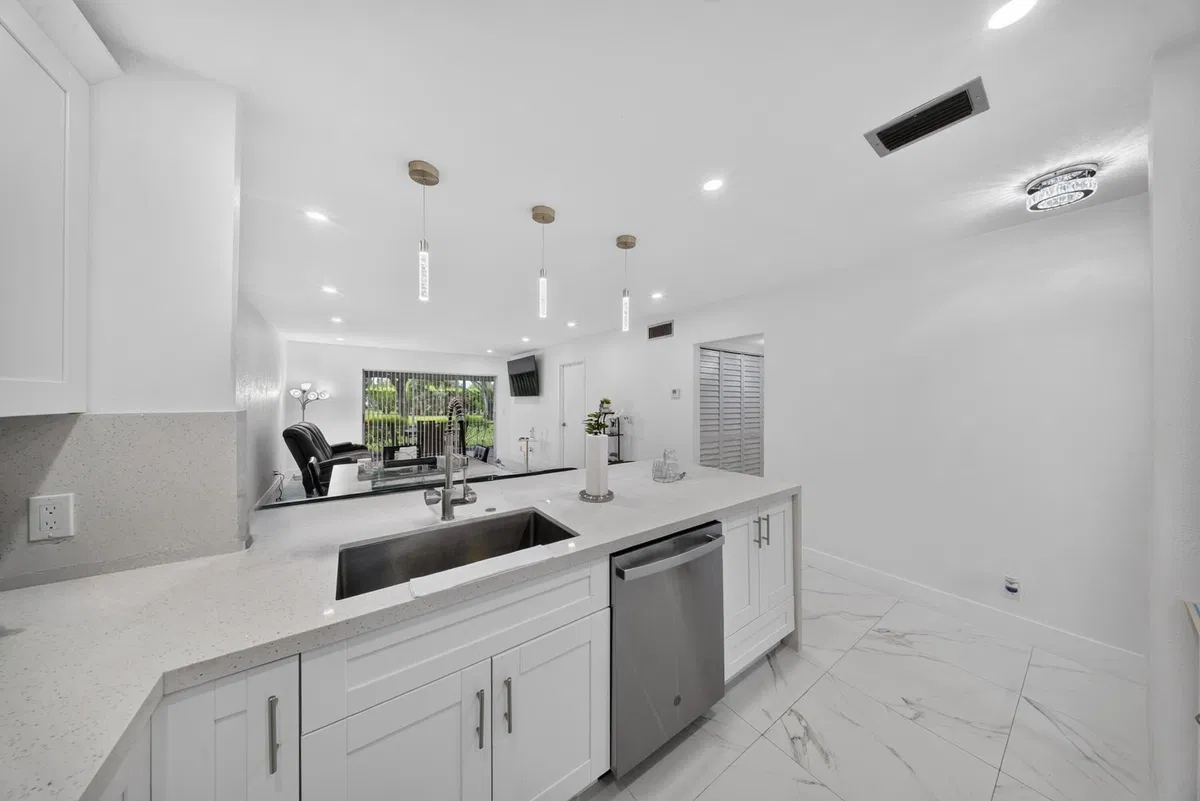  Residence photo 7