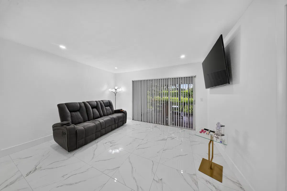 Residence photo 16