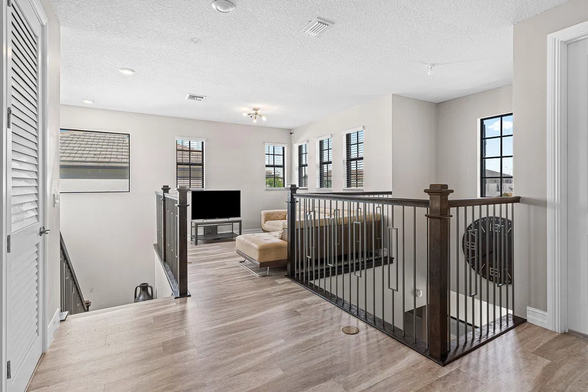 Residence photo 25