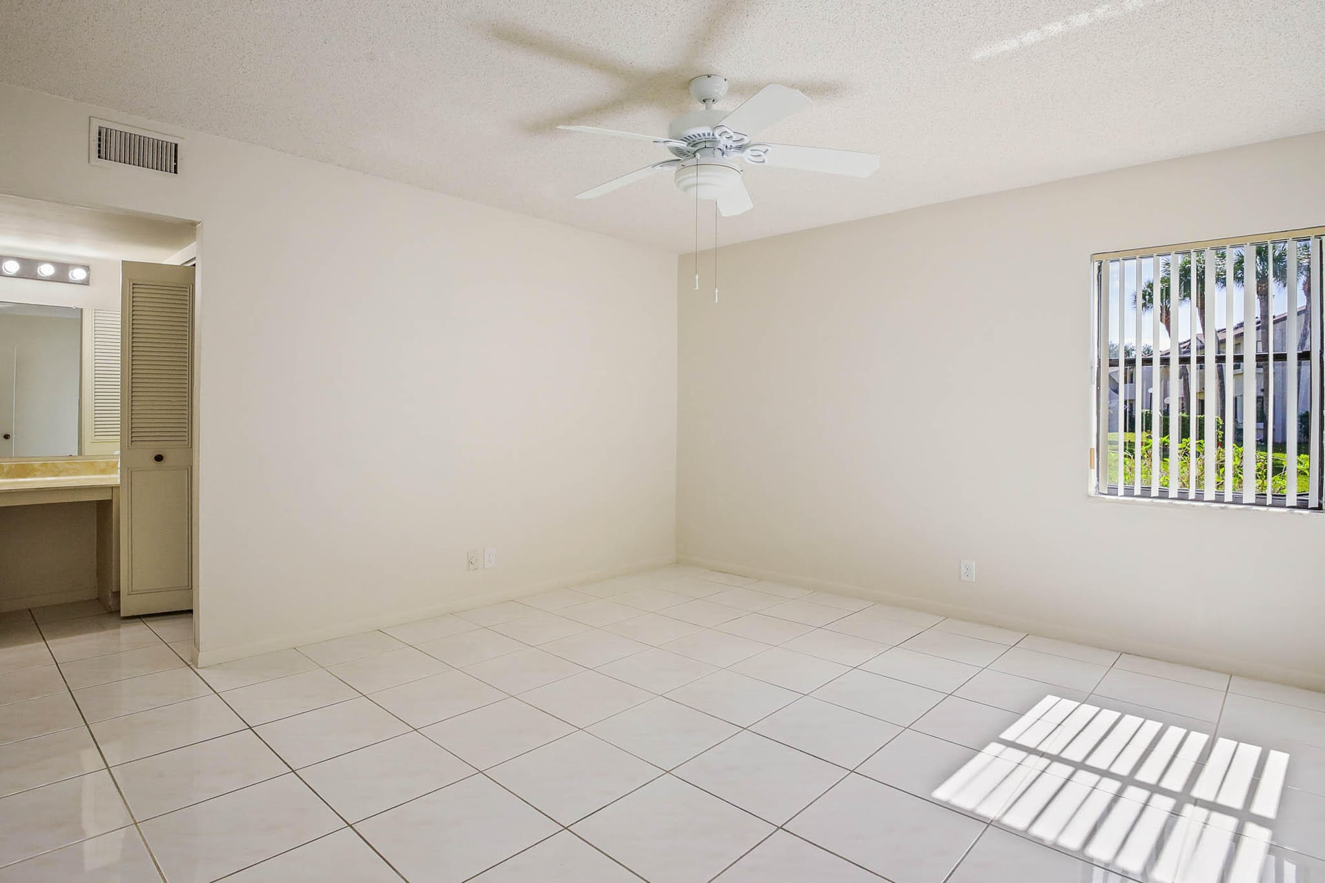 Residence photo 16