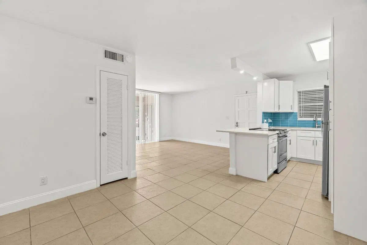 Unit 161C photo 7