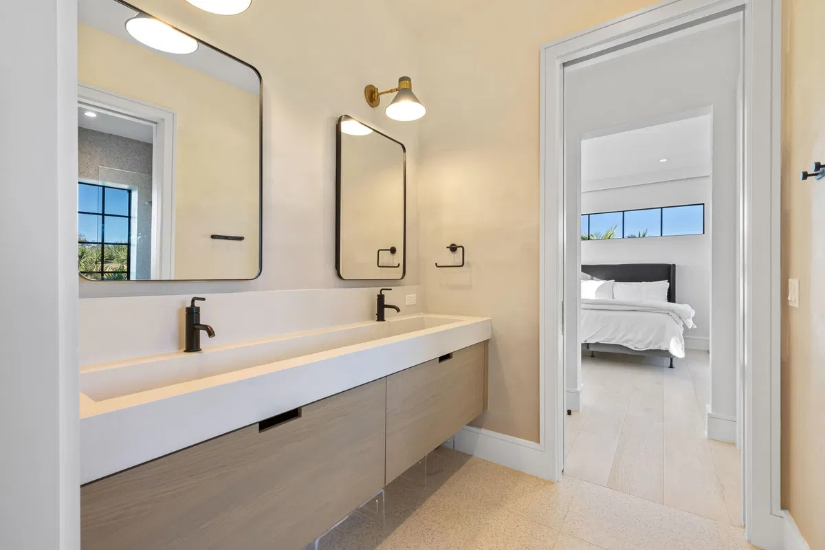 Residence photo 25
