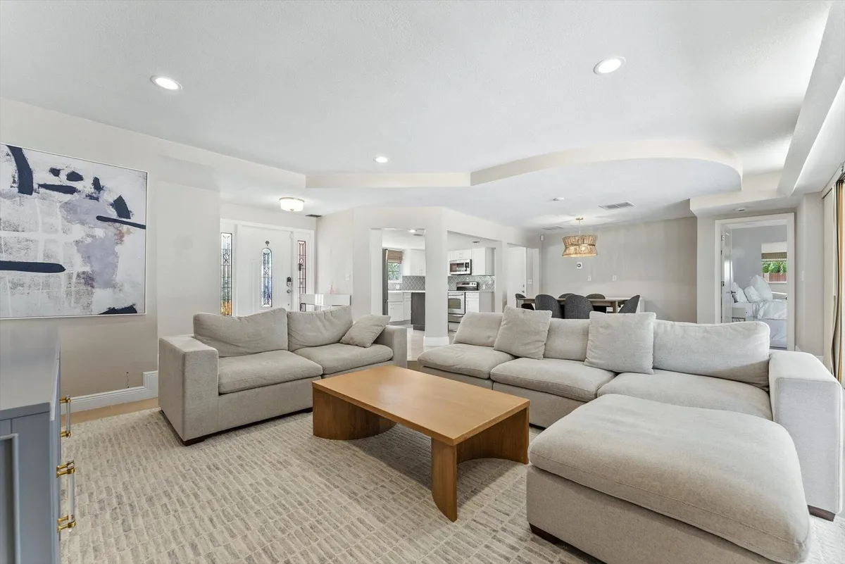  Residence photo 7