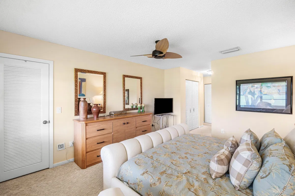  Unit H photo 28