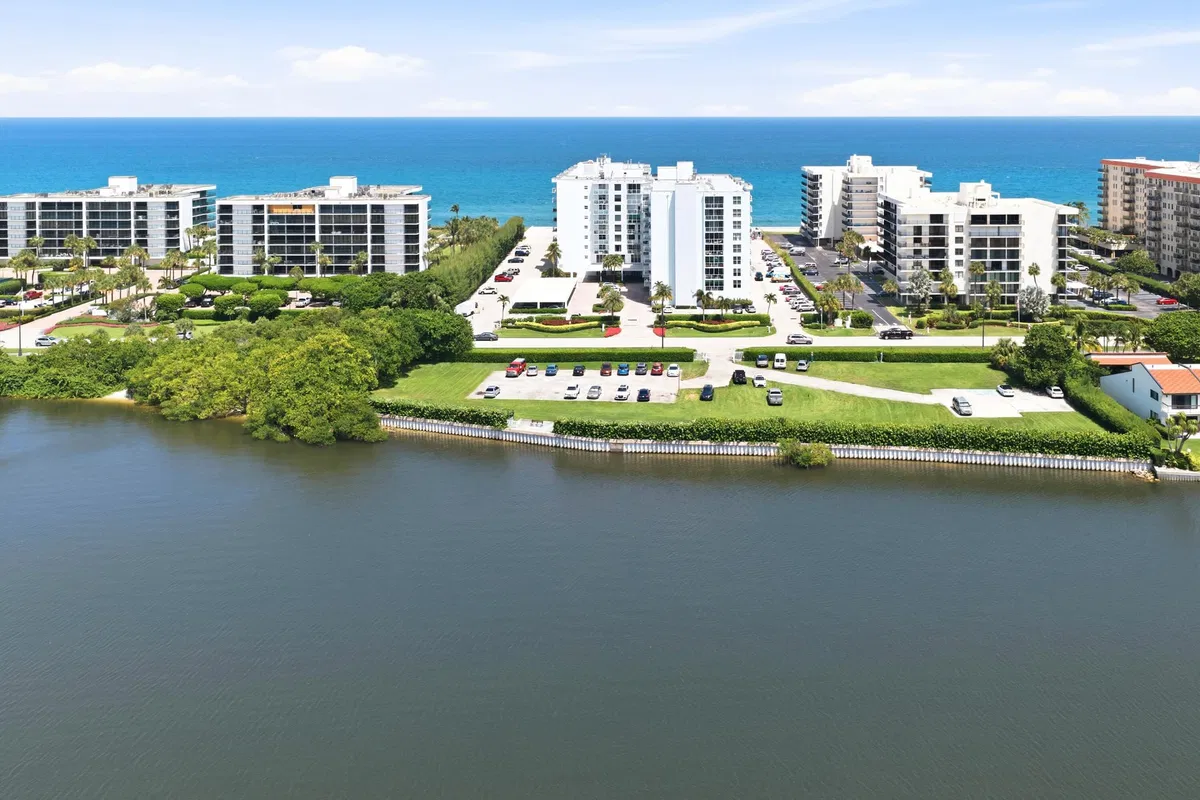The Patrician of Palm Beach Residence