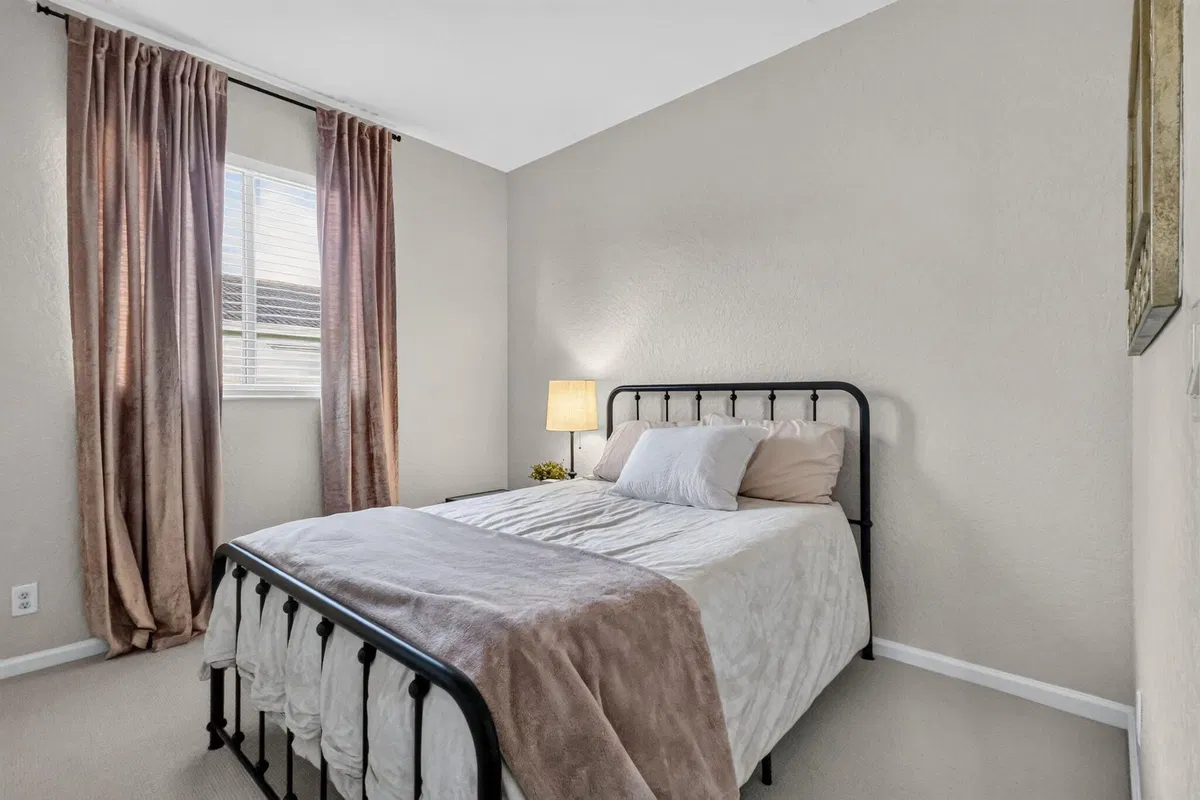 Residence photo 25