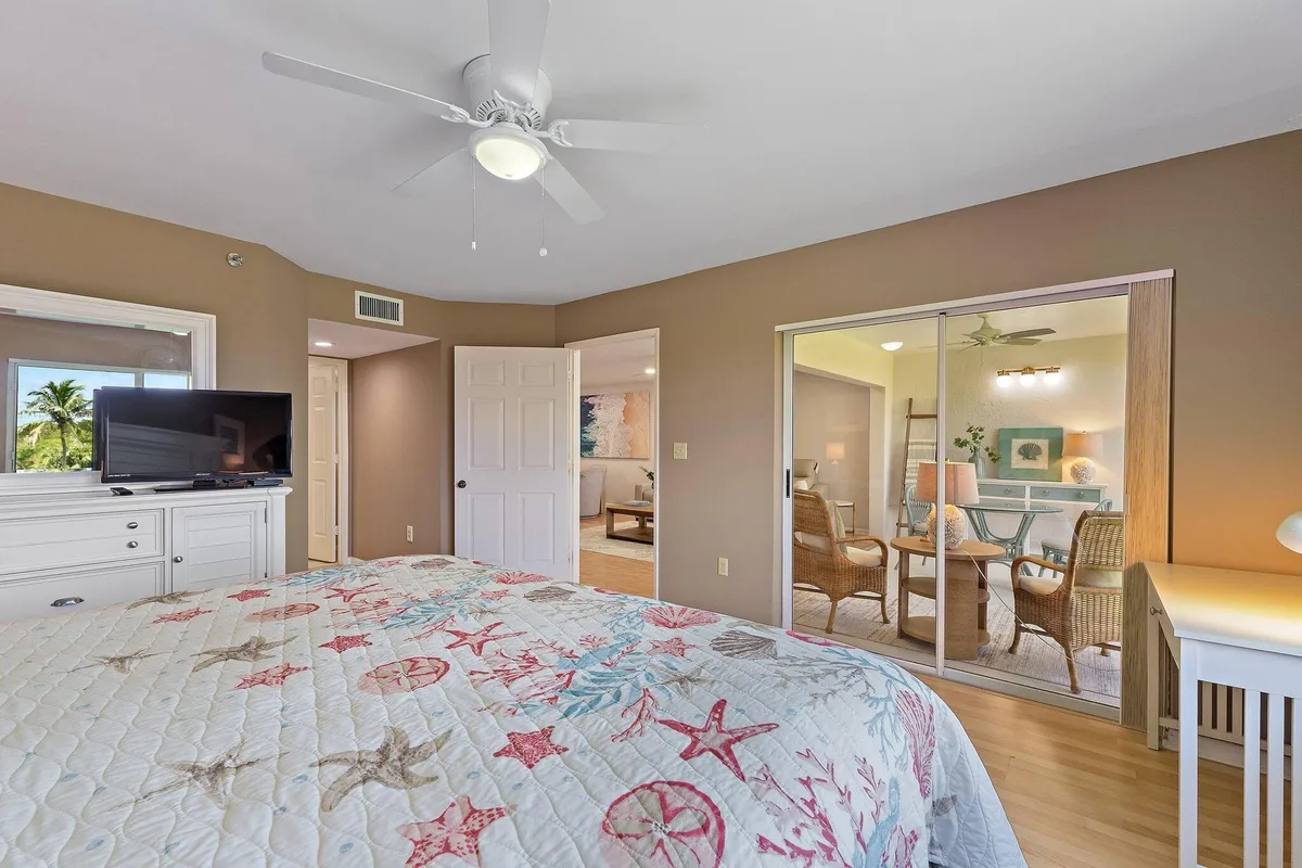  Unit C302 photo 22