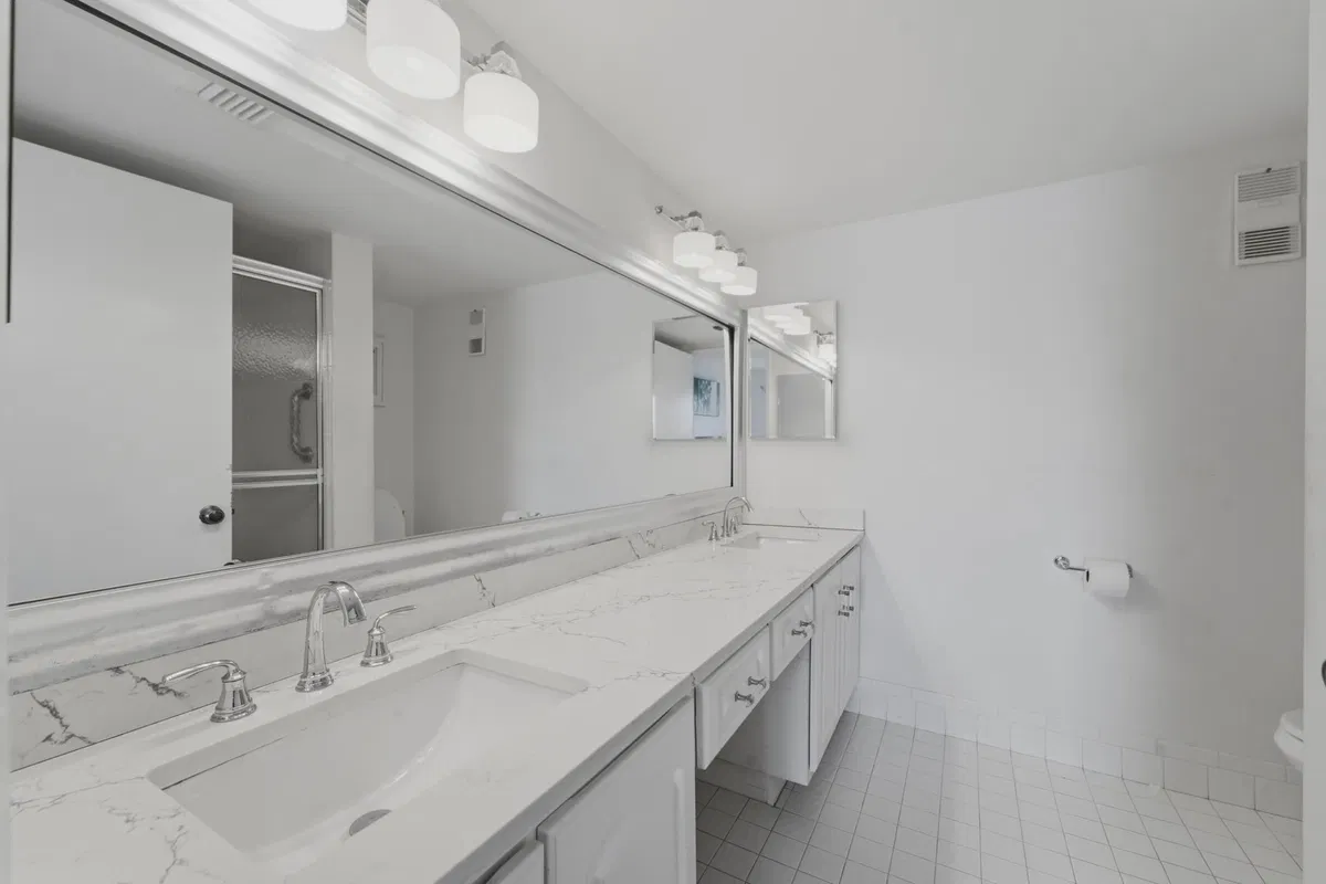  Unit 209 photo 13