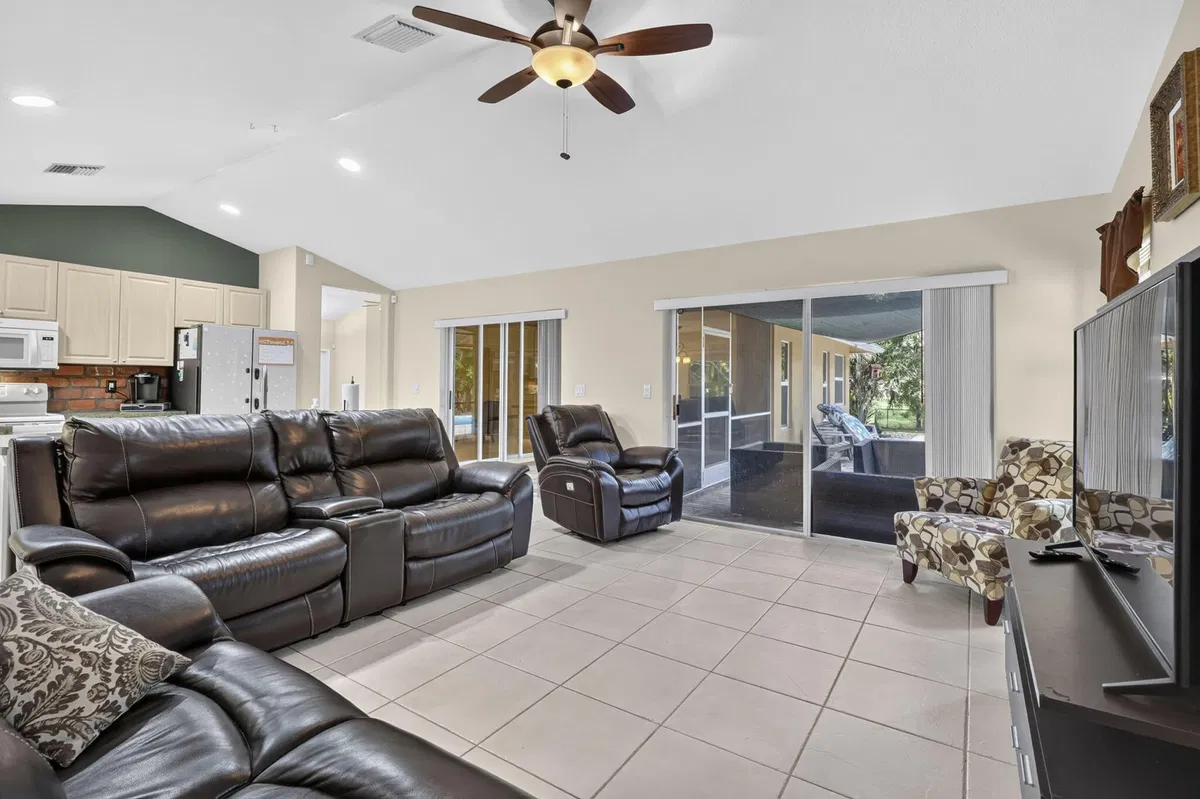  Residence photo 16