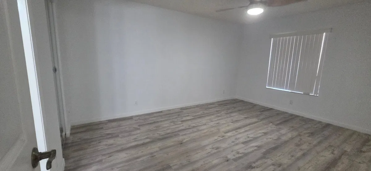 Unit B2 photo 10