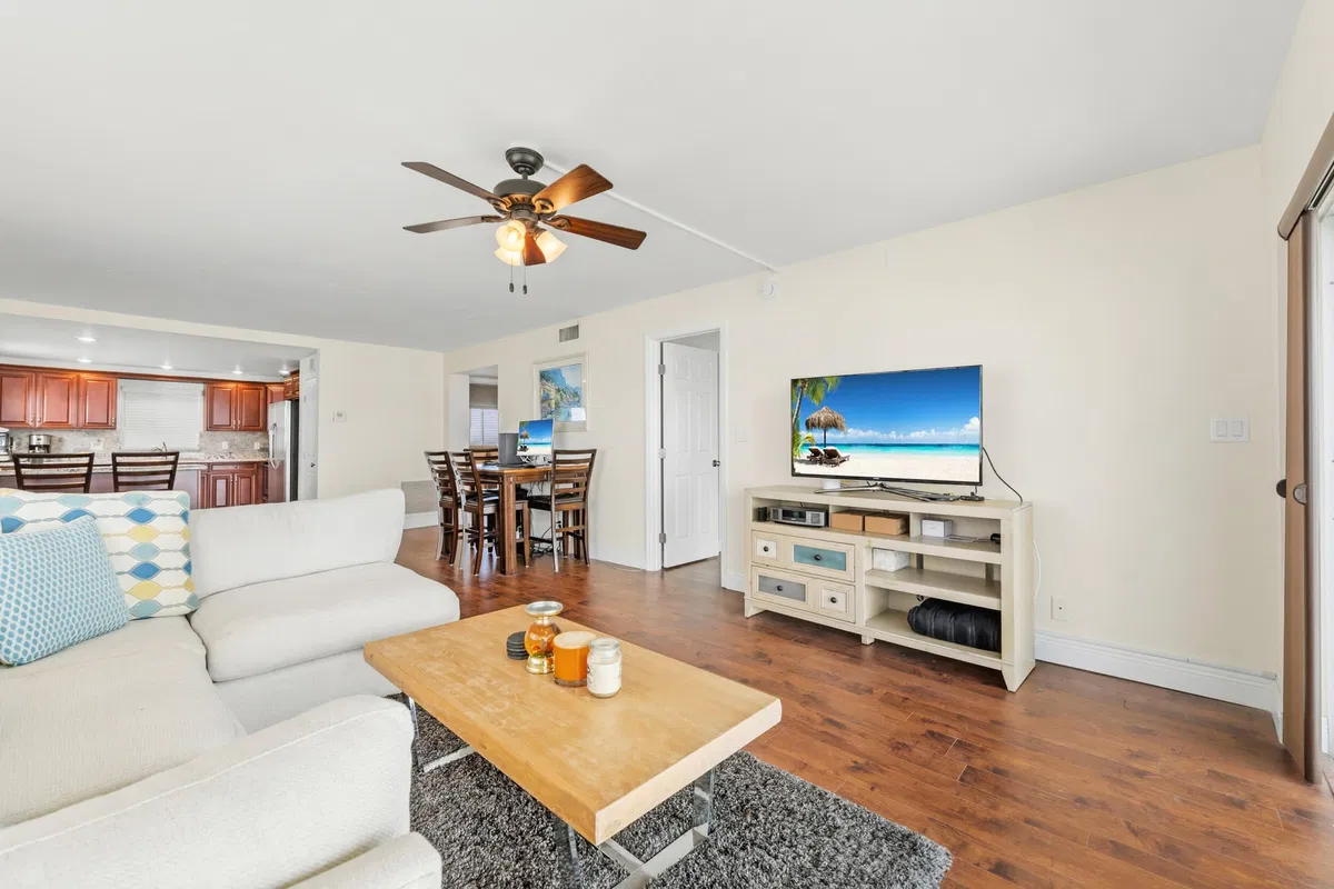 Unit 606 photo 10