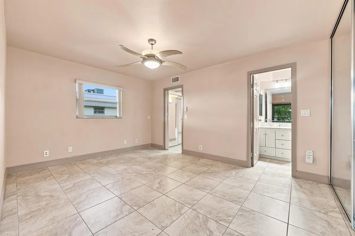 Residence photo 16
