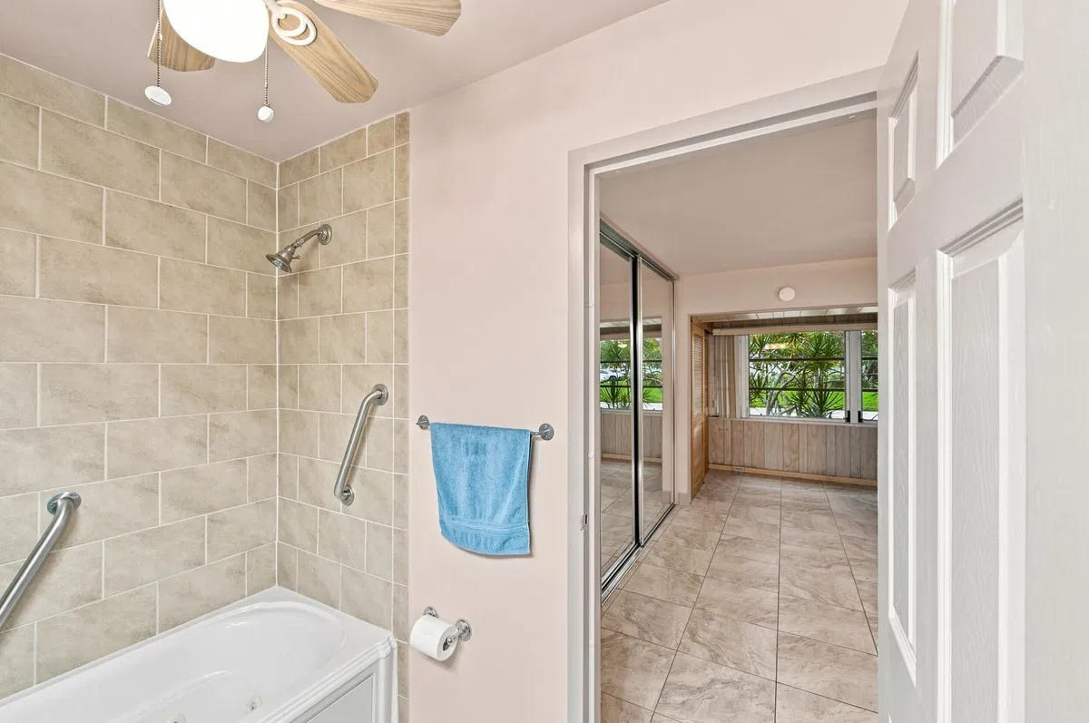 Residence photo 19