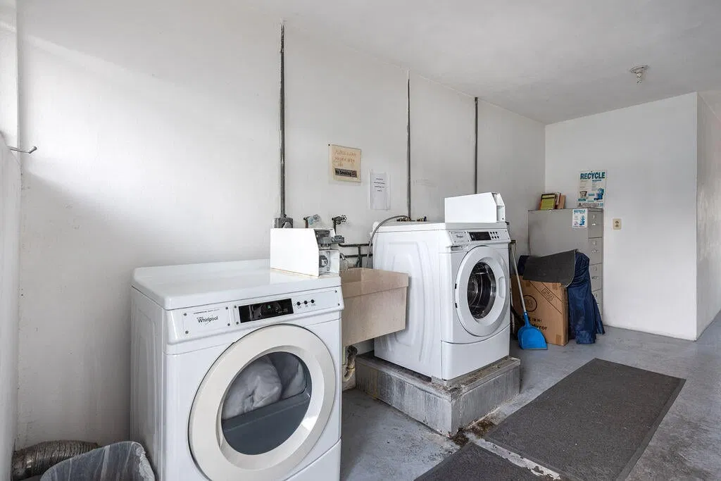 Unit 2 photo 28