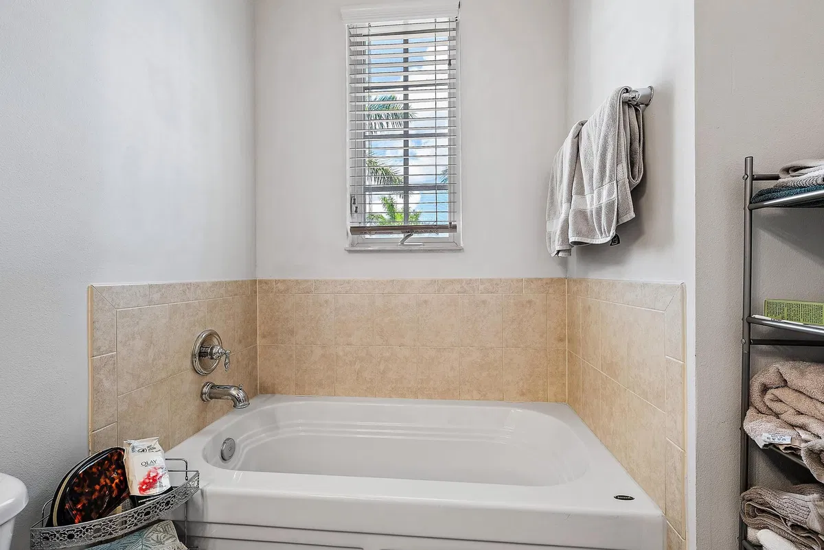 Canterbury Place Residence photo 13