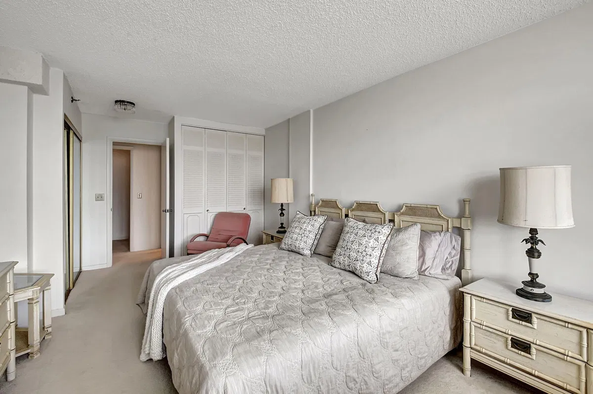 Unit 401 photo 16