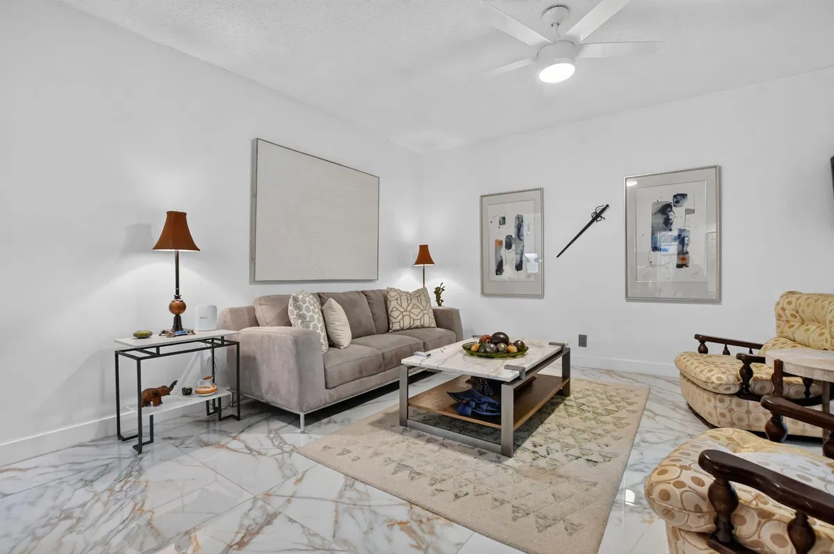 Residence photo 25