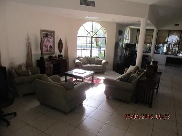 Unit E photo 16