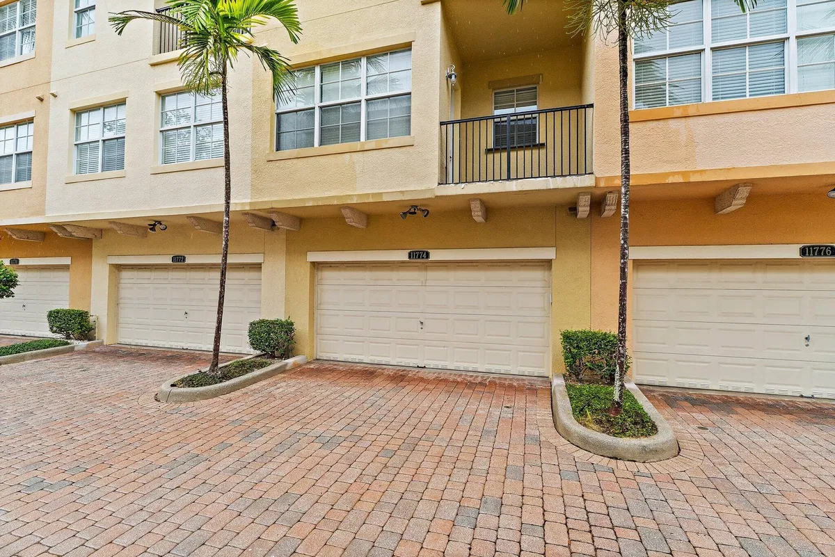 Residence photo 49