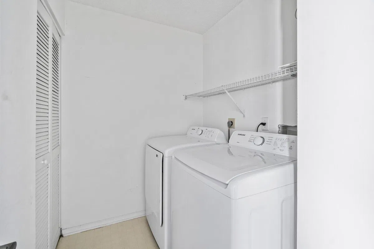 Residence photo 16