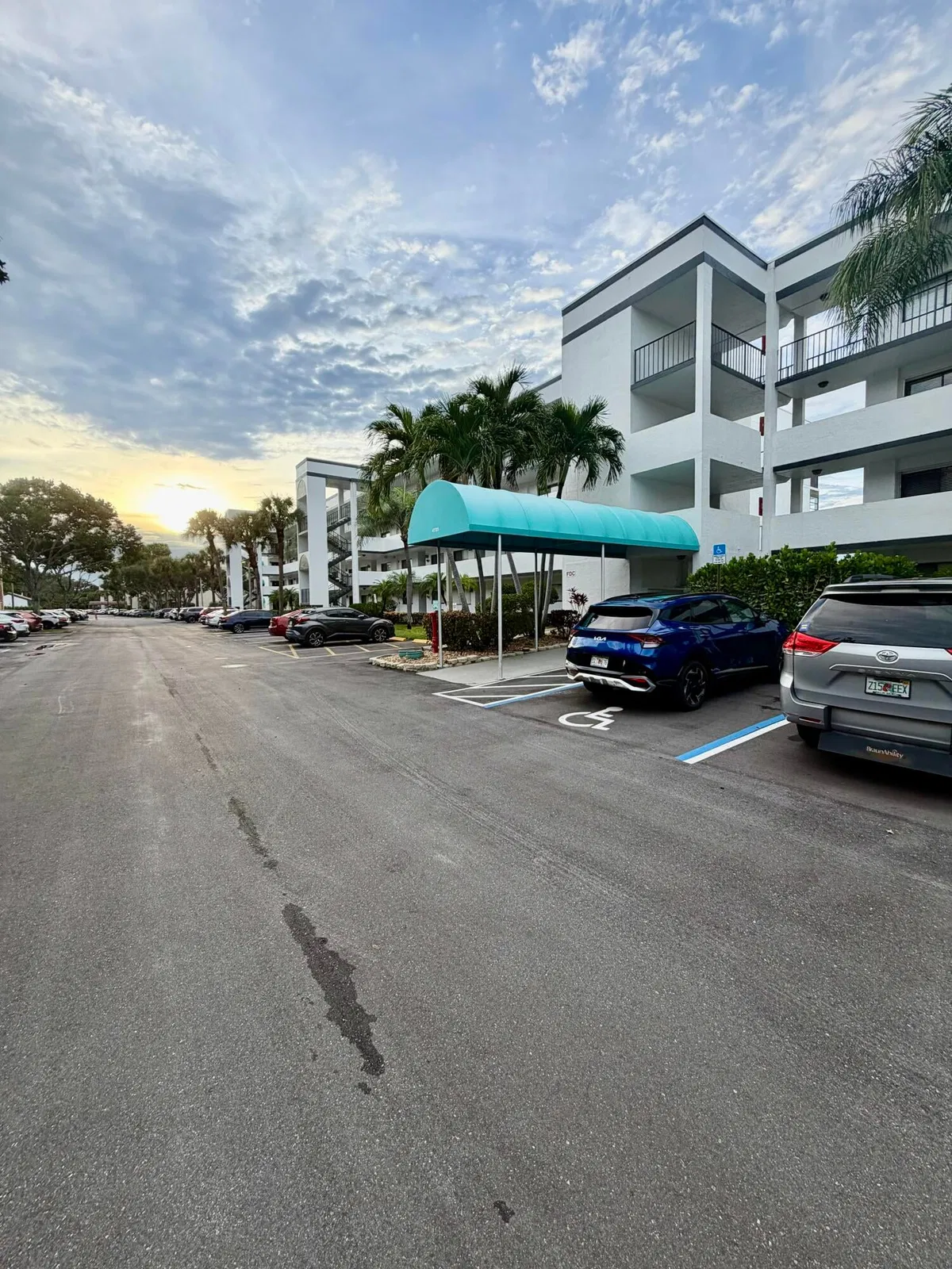 Unit 214 photo 4
