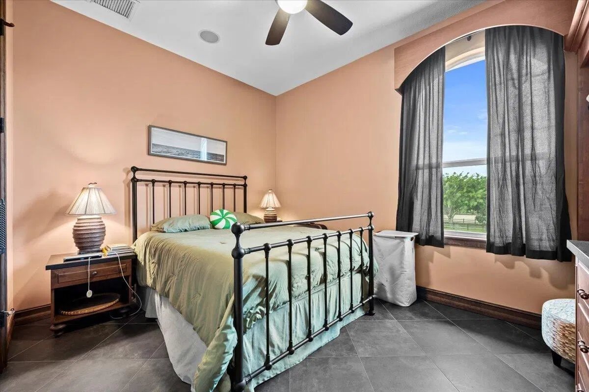 Residence photo 49