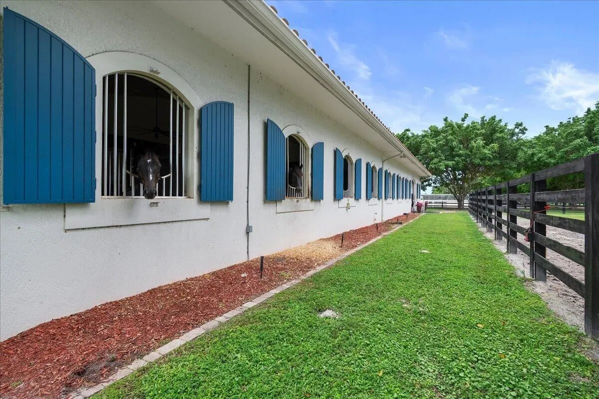 Residence photo 73