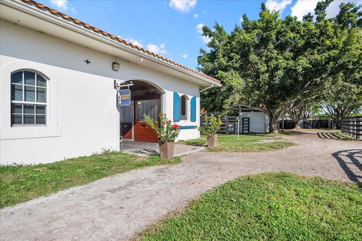 Residence photo 76