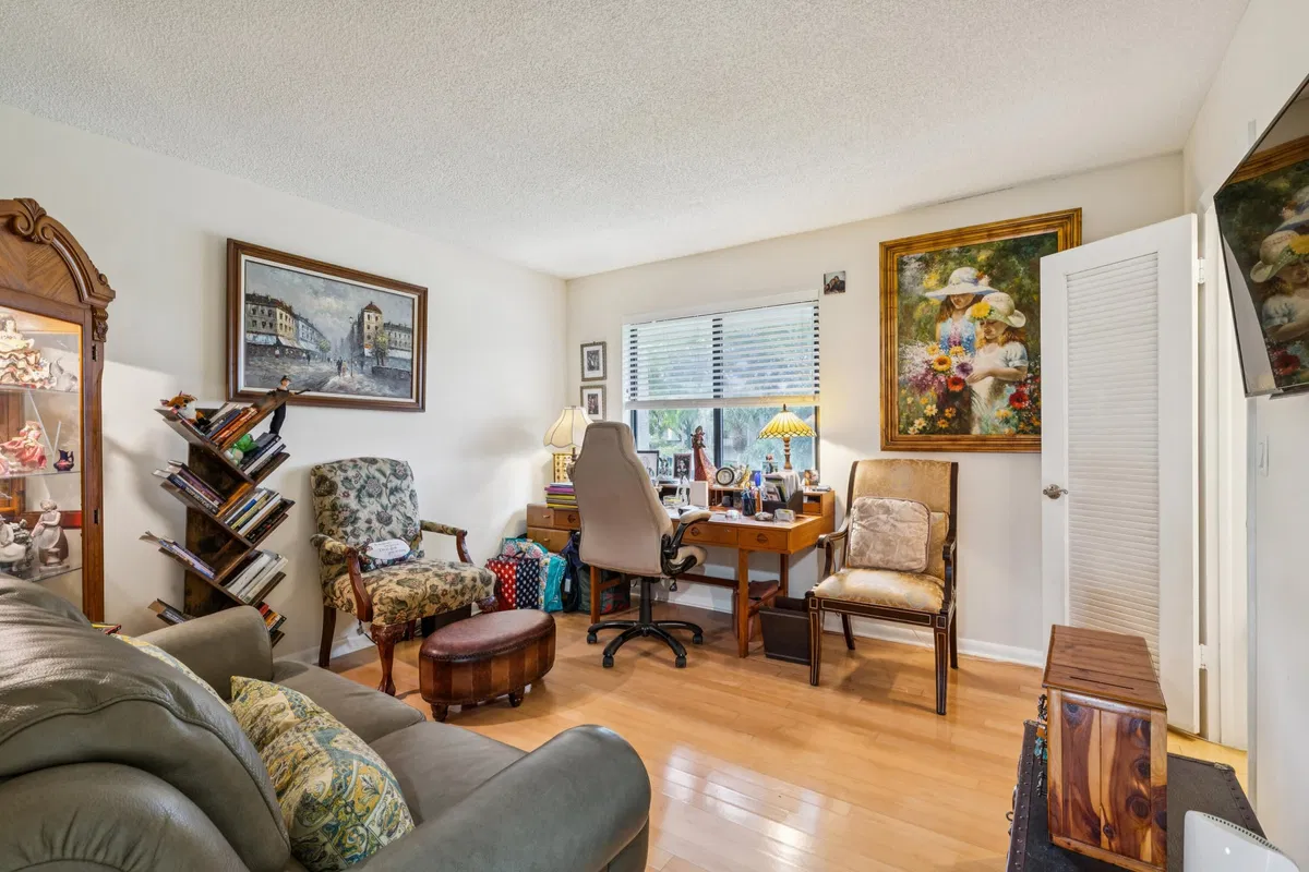  Residence photo 19