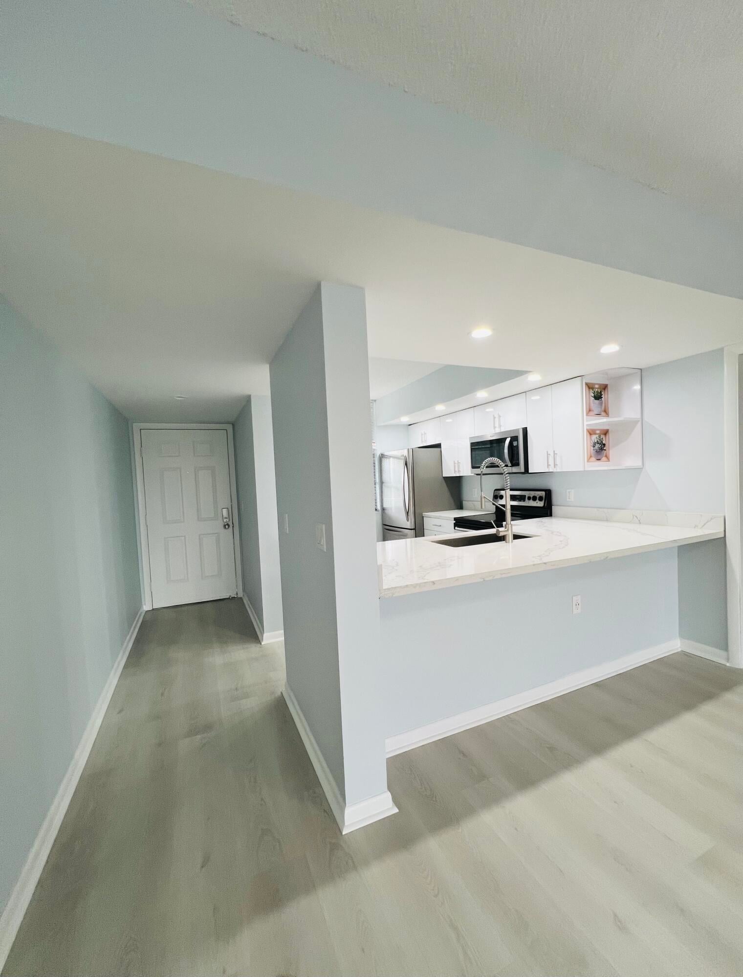 Unit 404 photo 7