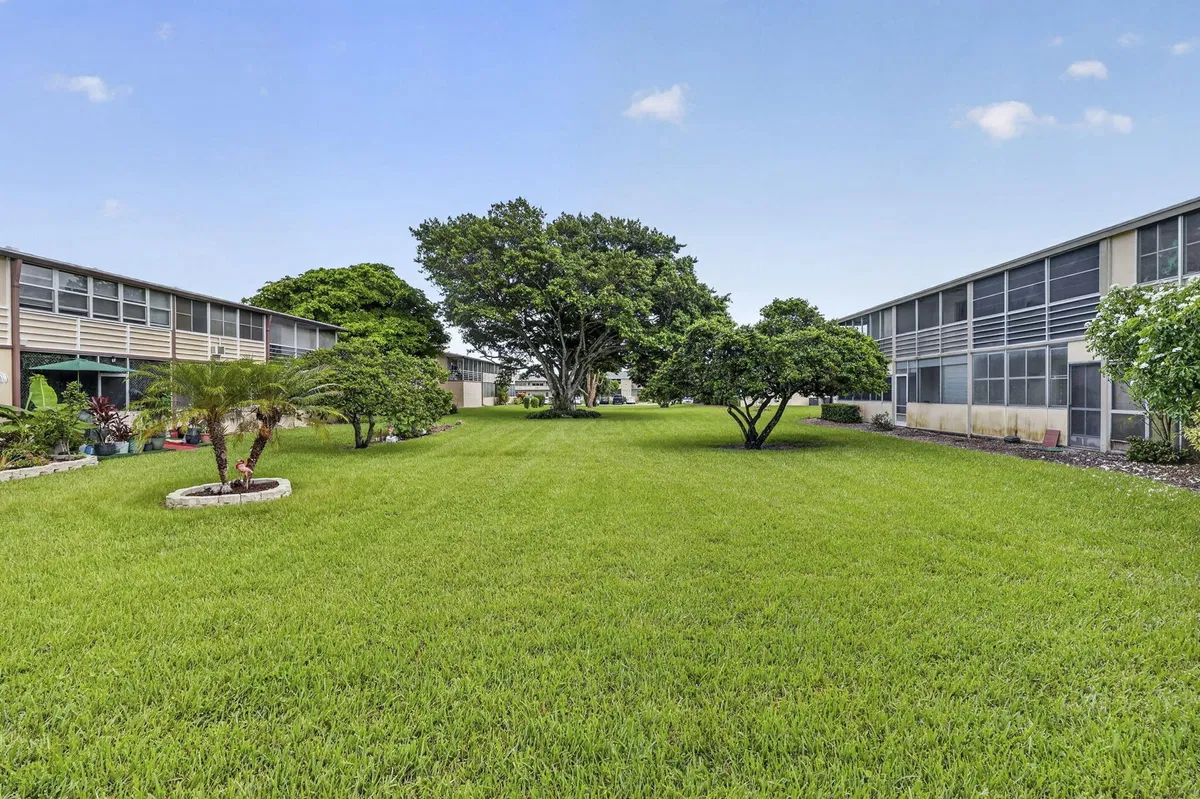 Unit 210 photo 4