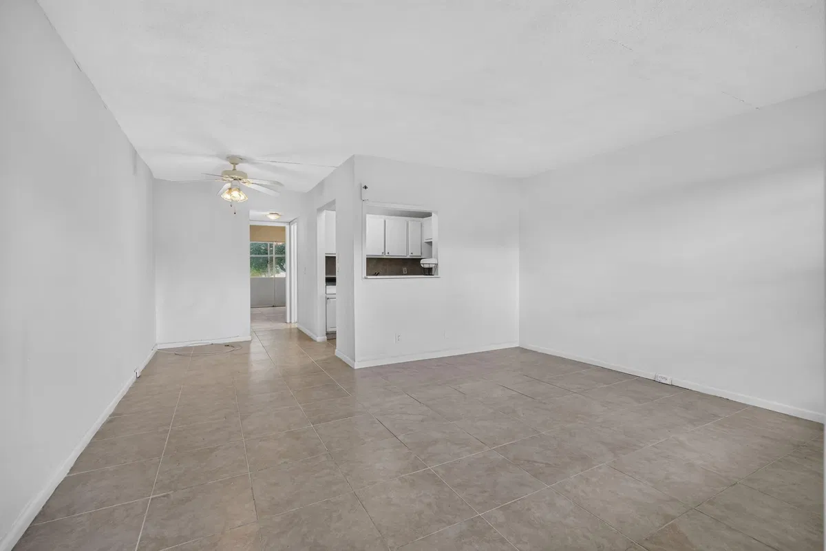 Unit 210 photo 28