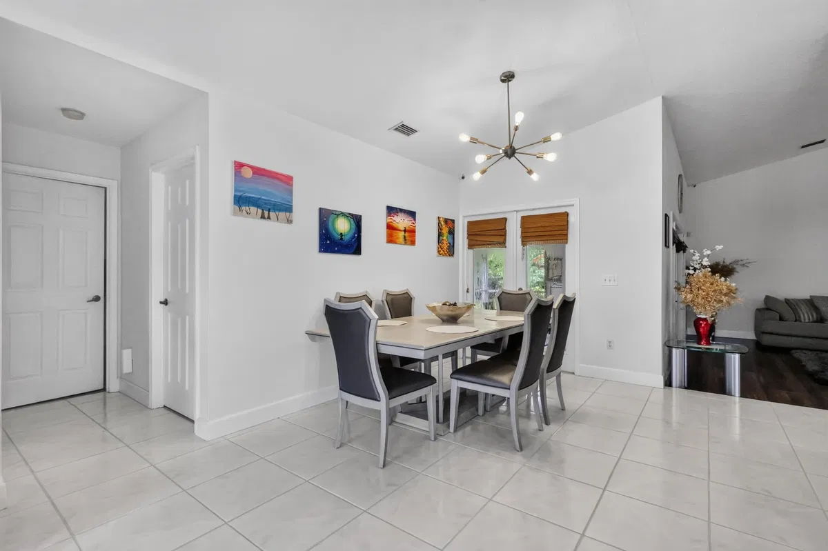 Residence photo 25