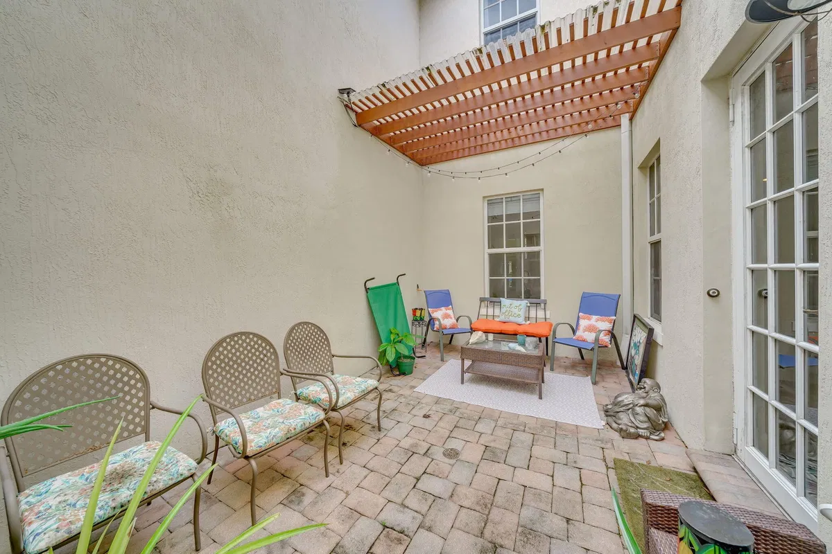  Residence photo 16
