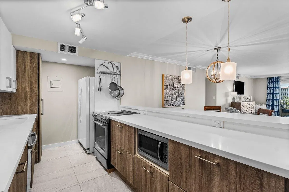  Unit 506 photo 10