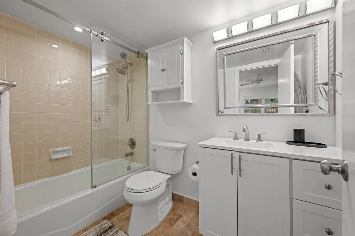 Unit 203 photo 19