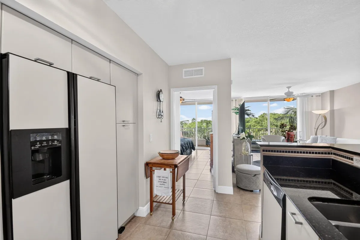 Unit 410 photo 10