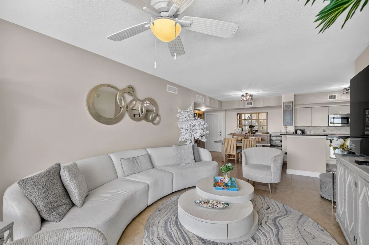 Unit 410 photo 16
