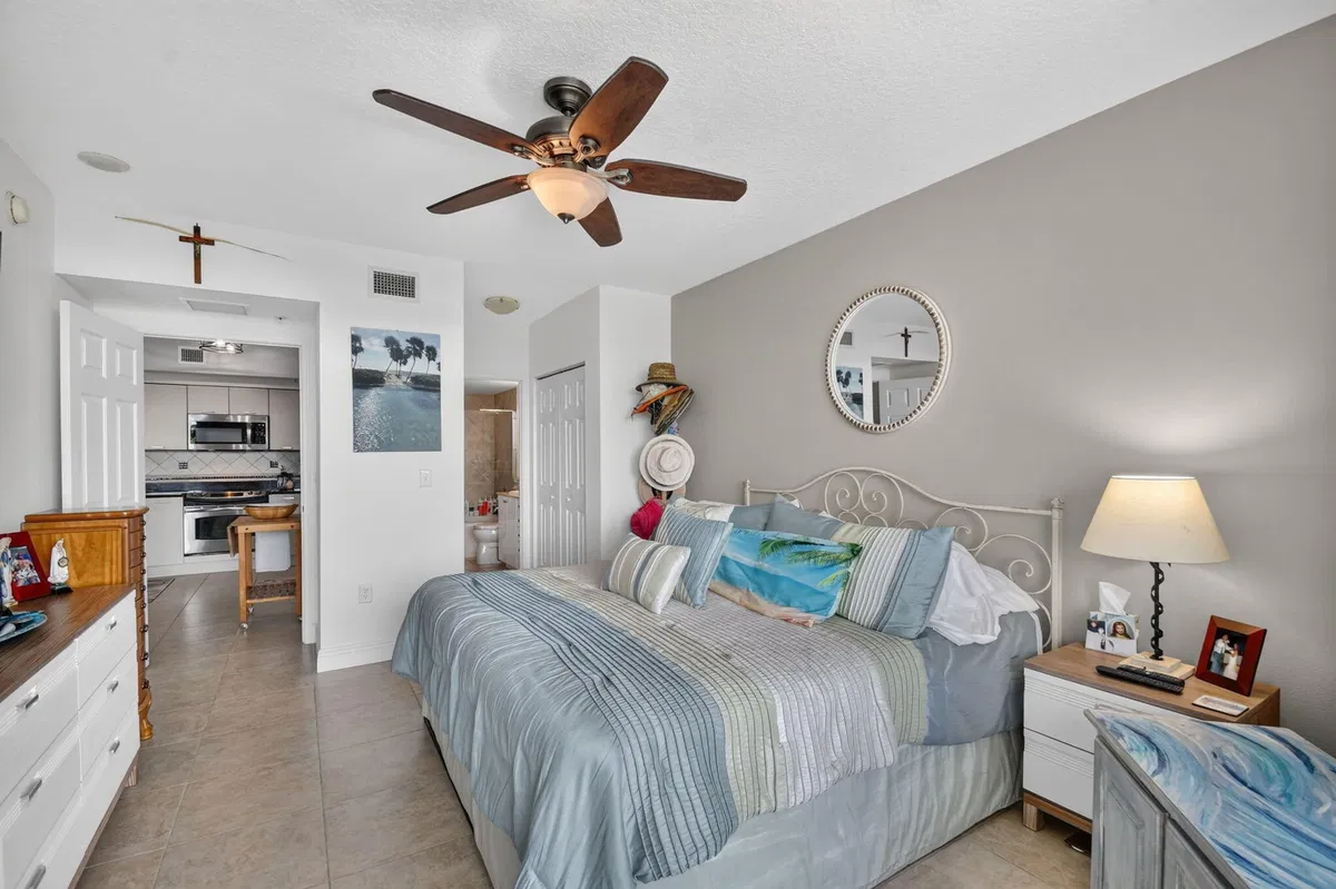 Unit 410 photo 19