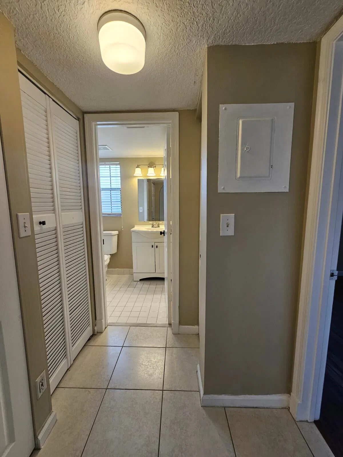 Unit 102 photo 16