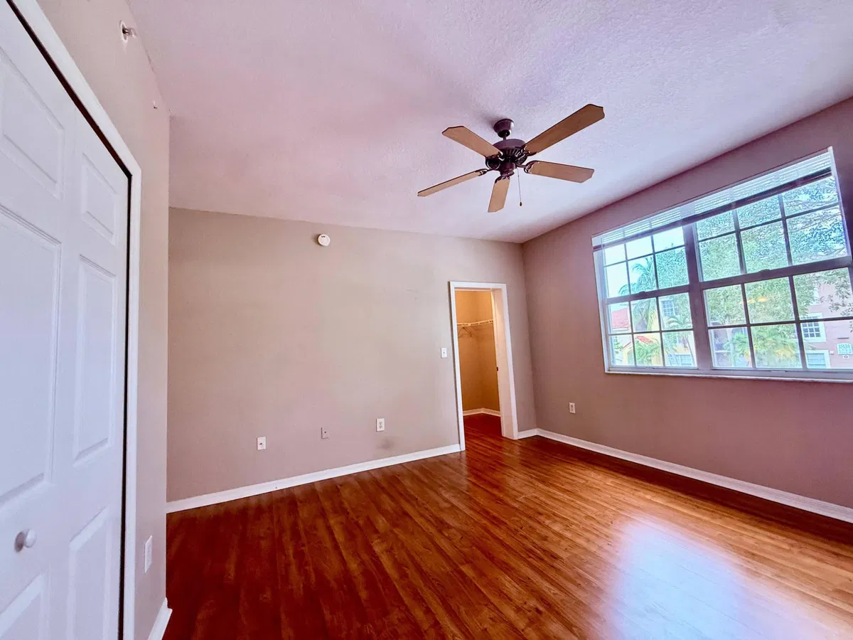 Unit 207 photo 7