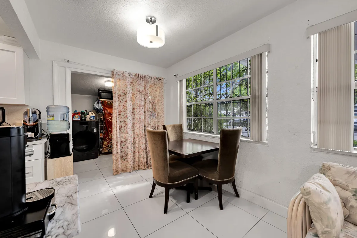 Residence photo 10